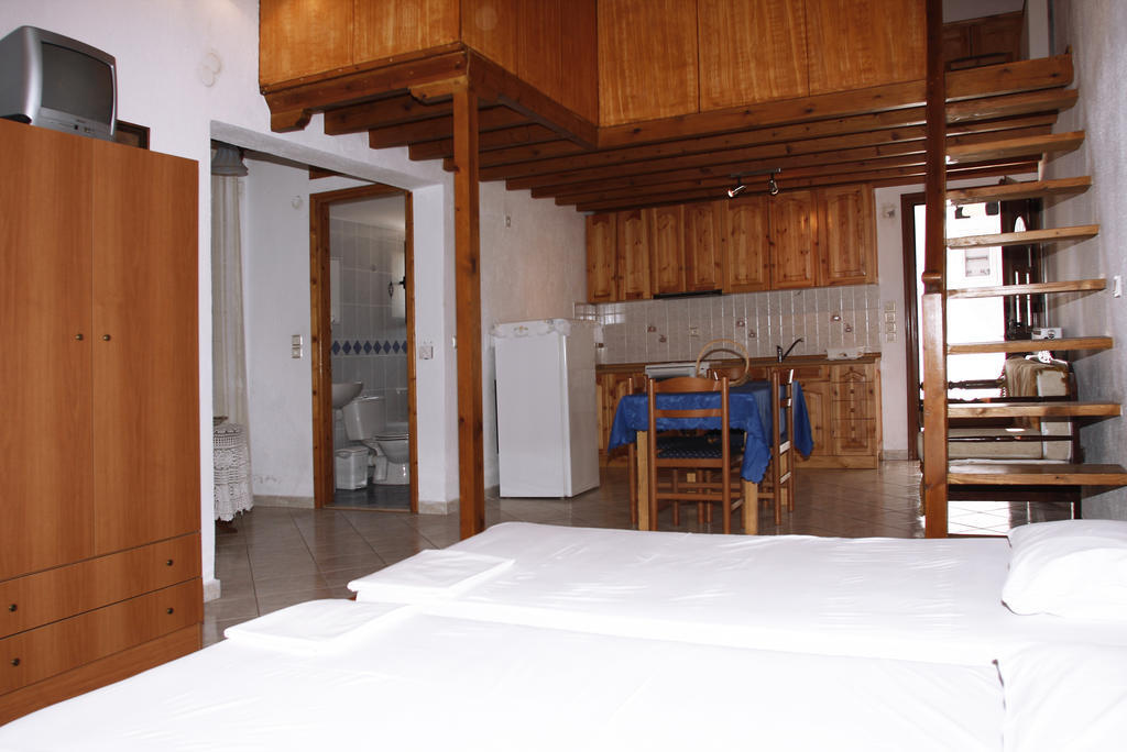 Stoudios Galini Apartment Skopelos Town Room photo